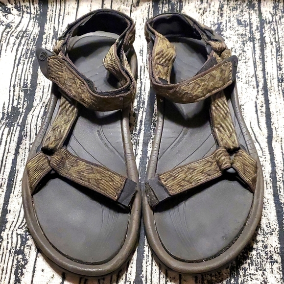 Sandals_&_Flip_Flops